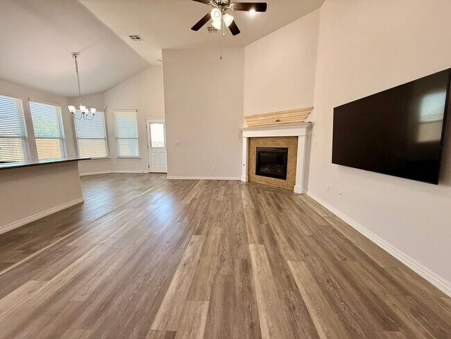 Building Photo - Beautiful 4 Bed 2 Bath in Mustang Schools