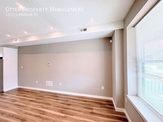 Building Photo - 1319 S Markoe St