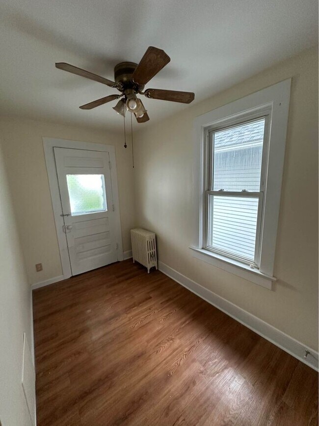 Building Photo - 1250 S 6th Ave