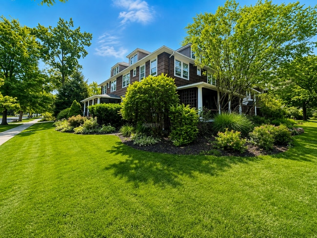 Building Photo - 2425 Demington Dr