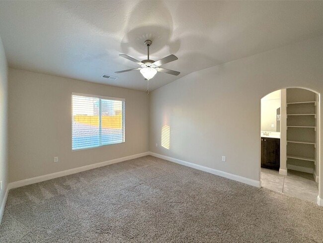 Building Photo - 3 bed, 2 bath home with 2 car garage