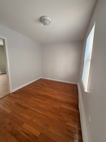 Building Photo - 6 Ellsworth St