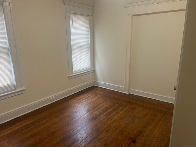 Building Photo - 32 Hazelwood Ave