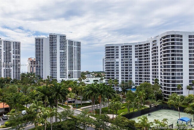 Building Photo - 19195 NE 36th Pl