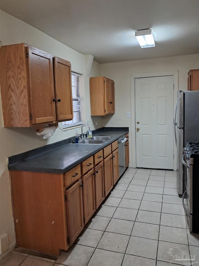 Building Photo - 4929 Springhill Dr