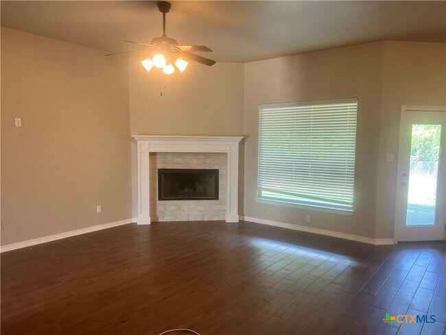 Building Photo - 521 Holstein Dr