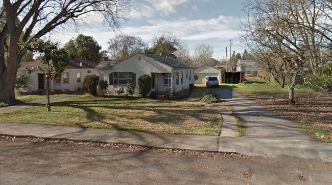 Building Photo - Cozy and Spacious 2-Bedroom House!