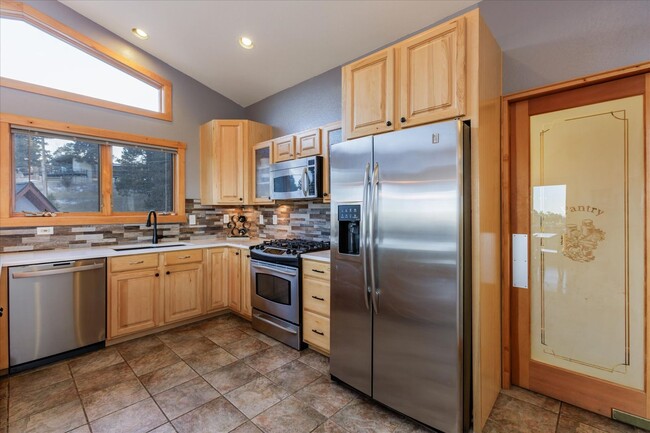 Building Photo - Incredible 5 BD/5 BA Mountain Home in the ...