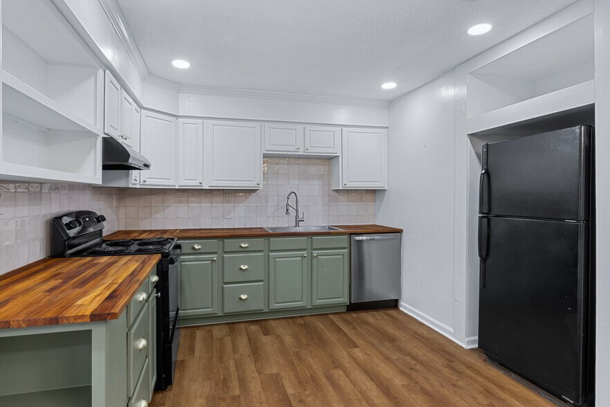 Building Photo - 115 Lucian Cir