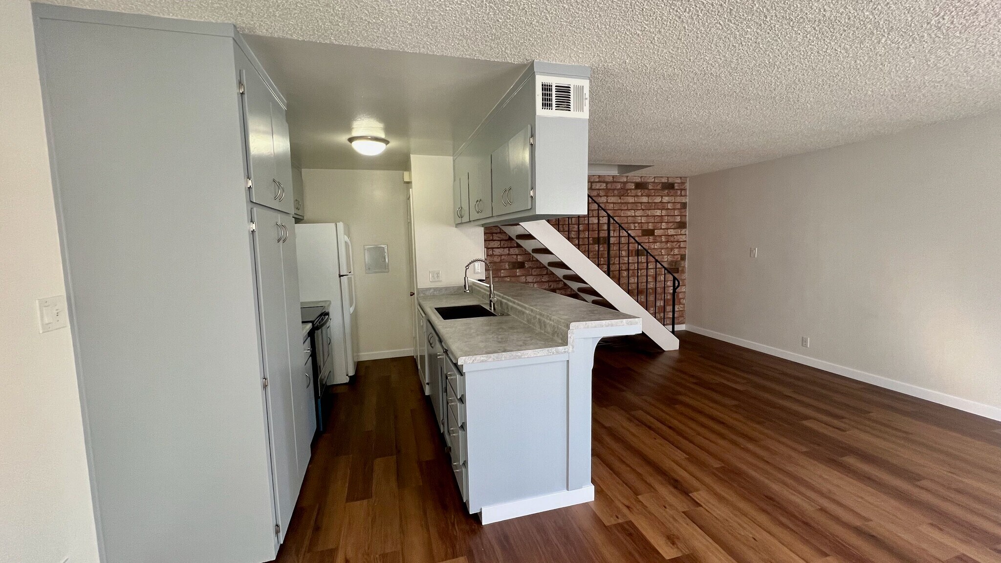 Building Photo - 1342 Shawn Dr