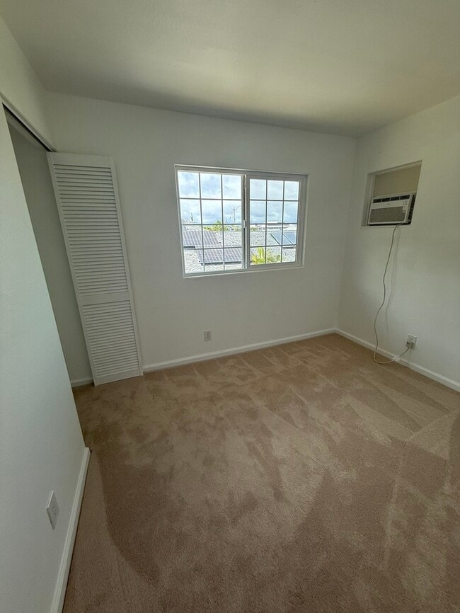 Building Photo - Beautifully Renovated 5-Bedroom Home | Spa...