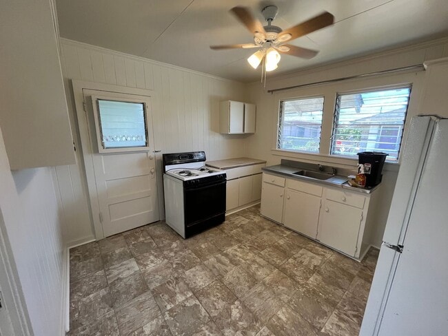 Building Photo - Akina Street (Kalihi) - single family home...