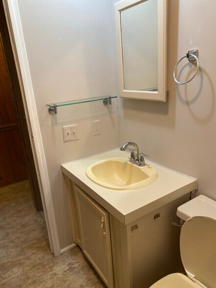 Building Photo - 111 Ells Country Estates