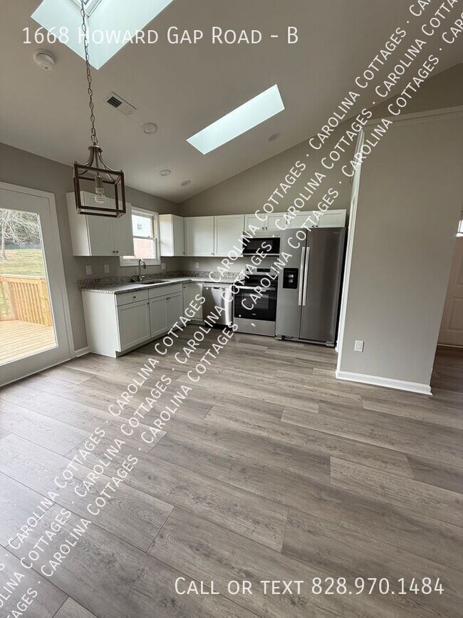 Building Photo - 1668 Howard Gap Rd