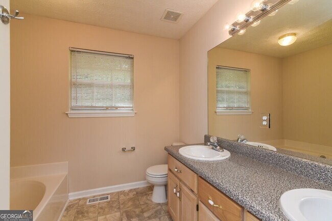 Building Photo - 9670 Crestview Terrace