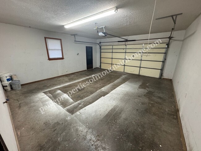Building Photo - 412 Spring Park Dr
