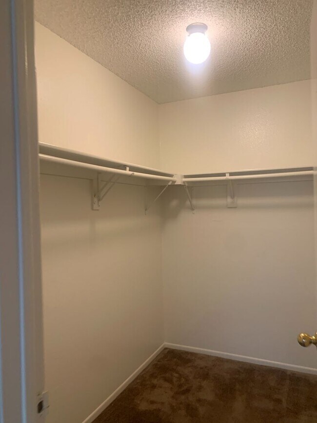 Building Photo - Large 2 Bedroom 2 Bath Condo with 1 Parking Space in Long Beach Coming Soon!