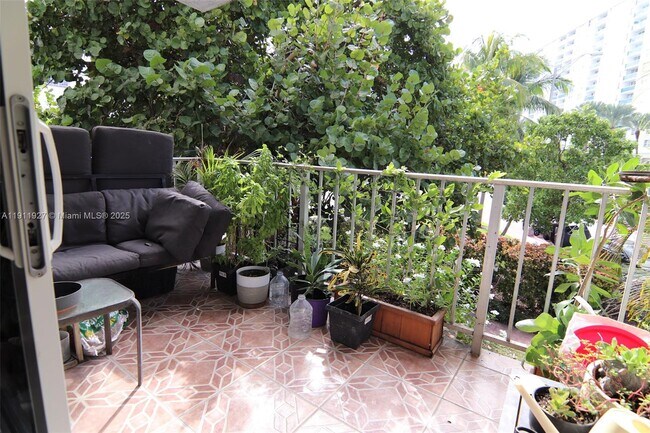 Building Photo - 6801 Indian Creek Dr