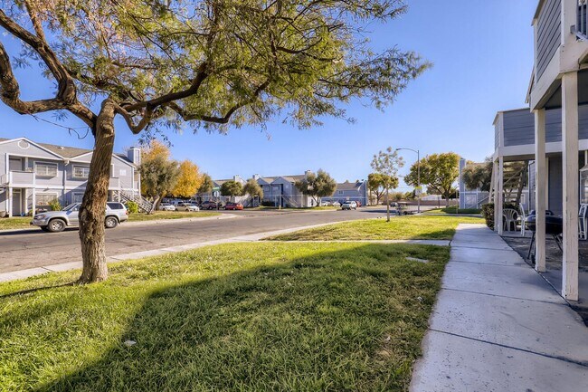 Building Photo - MOVE IN SPECIAL!!  HALF OFF FIRST MONTH'S RENT!! -  LOVELY 2 bedroom Condo Ready for Immediate Mo...