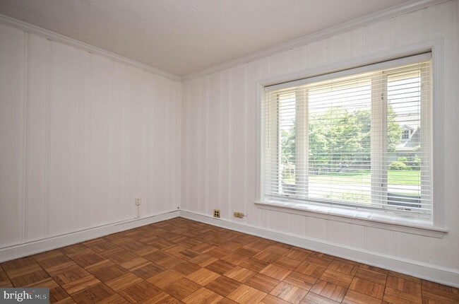 Building Photo - 3313 W Coquelin Terrace