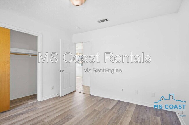Building Photo - 15317 Waycross Dr