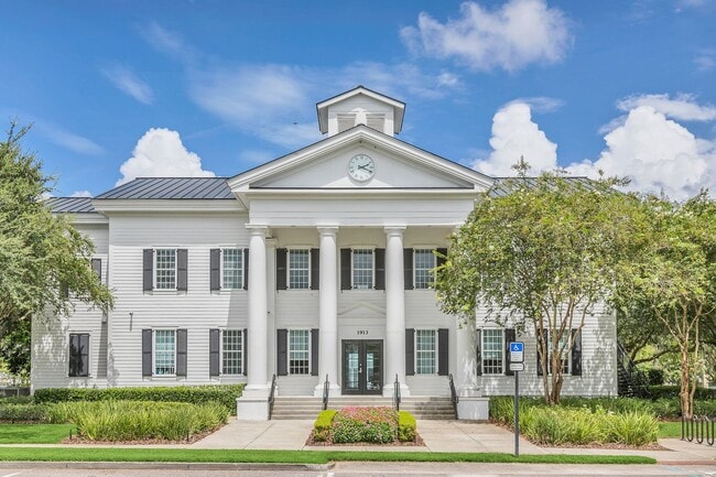 Building Photo - Beautiful Baldwin Park Orlando Town Home