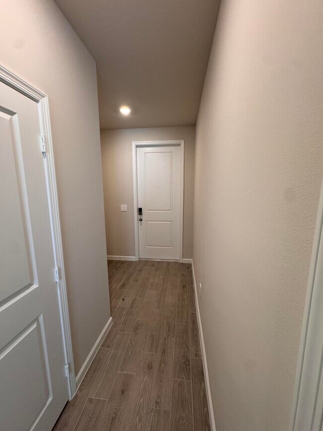 Building Photo - 496 Salisbury Cir