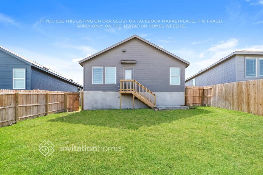 Building Photo - 3222 Roslyn Grist