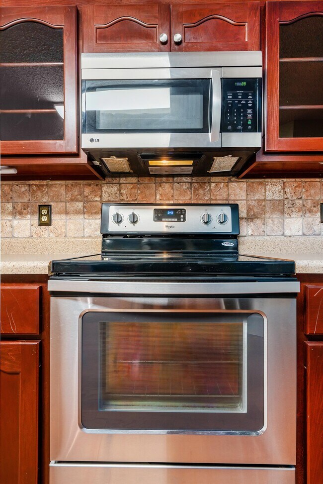 Building Photo - 117 Vancouver Rd