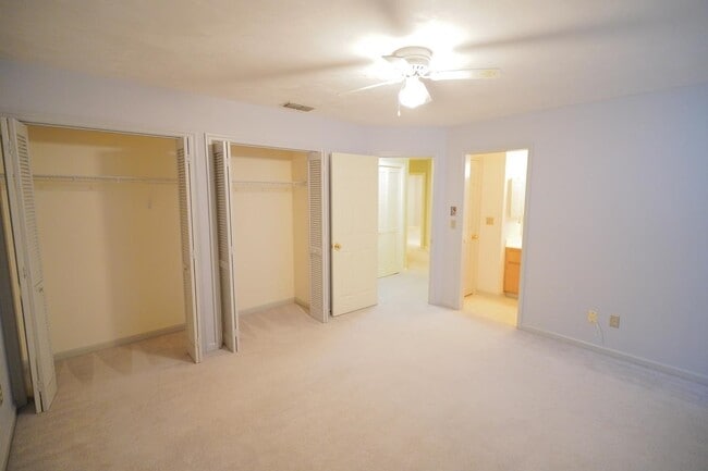 Building Photo - 4424 Stratfordshire Ct
