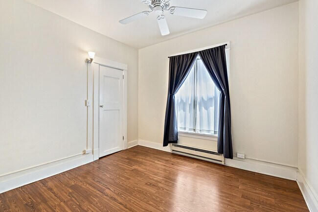 Building Photo - 115 Bellevue Ave E