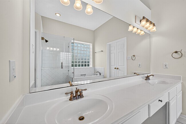 Building Photo - 15618 Edgemere Ct