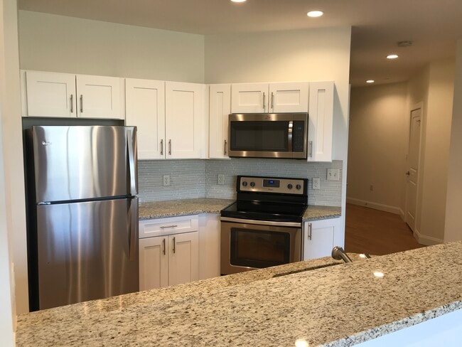 Building Photo - Red Oak at 875 Elm Street