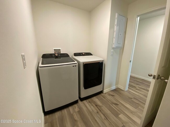 Building Photo - 1186 Dania Cir