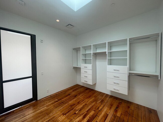 Building Photo - Historic Charm, Modern Luxury,  2 bedroom ...