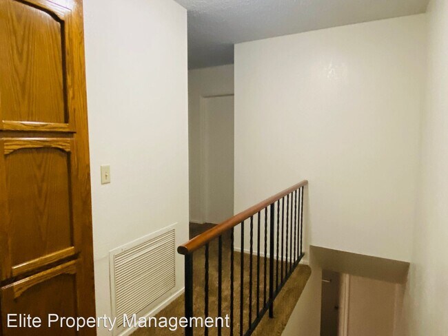 Building Photo - 3 br, 2.5 bath House - 247 E Upjohn Ave