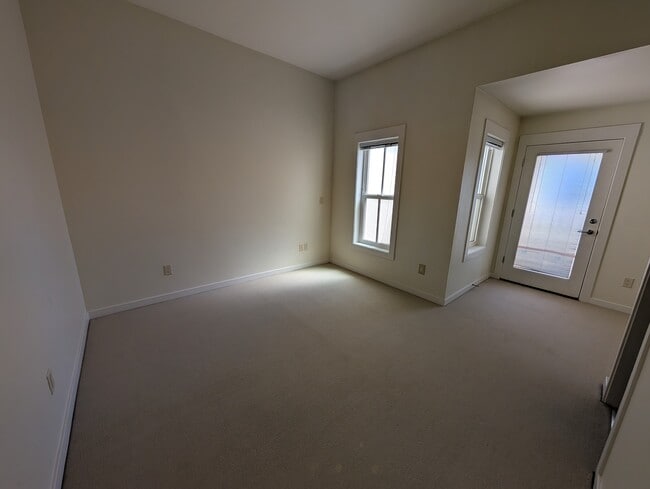 Building Photo - 515 G St