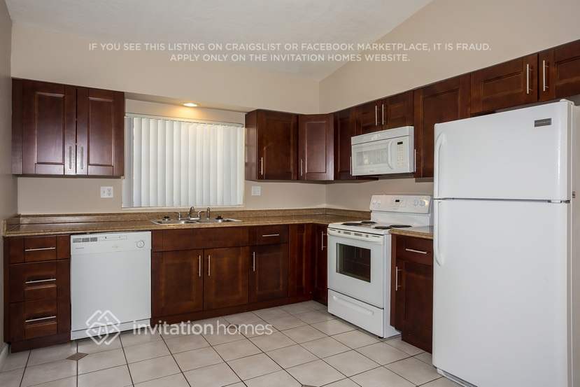 Building Photo - 16310 SW 109th Ave