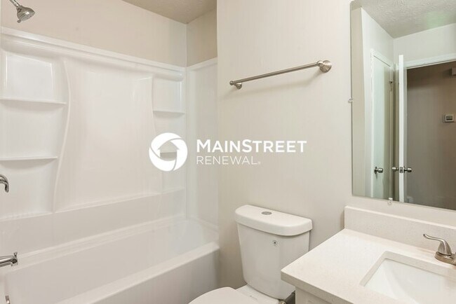 Building Photo - 3 Bedroom Pet-Friendly Home in RIVERDALE, ...