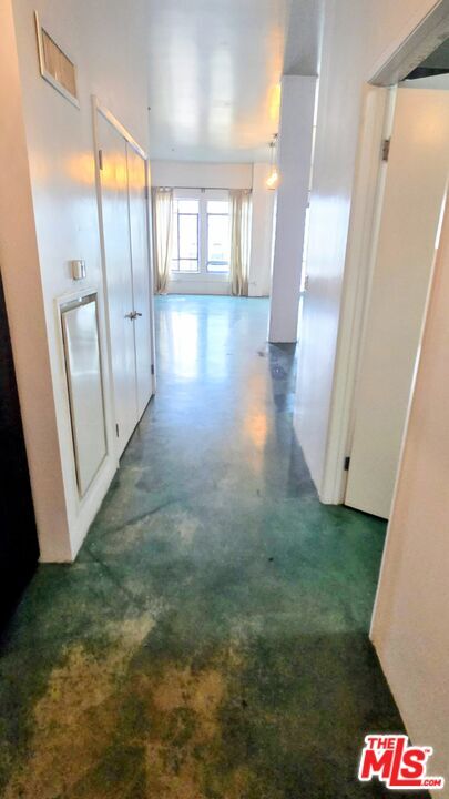 Building Photo - 849 S Broadway