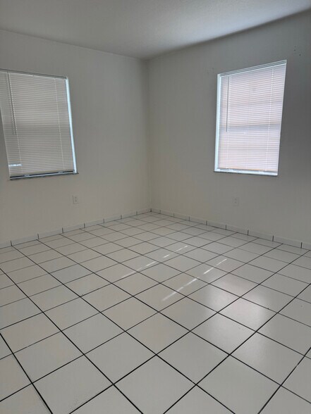Building Photo - 25 NW 48th Pl