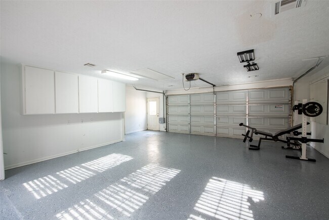 Building Photo - 2502 Lake Gardens Ct