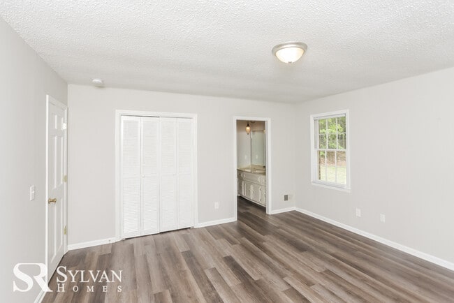 Building Photo - Come view this charming brick home