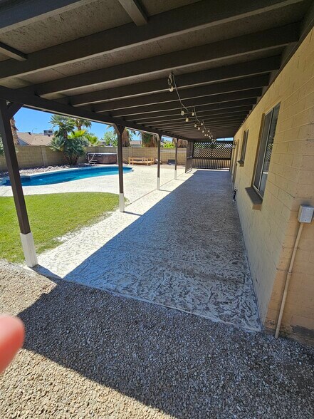 Building Photo - 4945 E Fox St