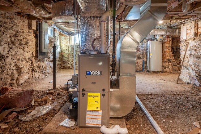 Building Photo - 17 Bridge St