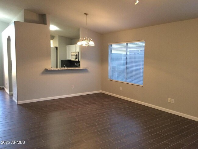 Building Photo - 2240 E Aire Libre Ave