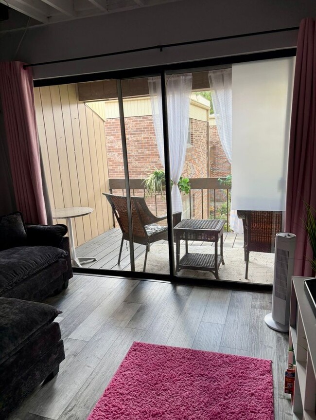 Building Photo - Cute Studio in the heart of Tampa