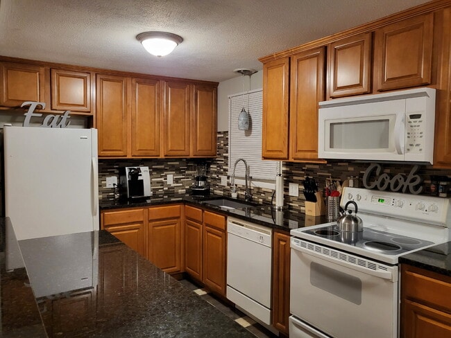 Building Photo - Fully Furnished Pearl Street Retreat in th...