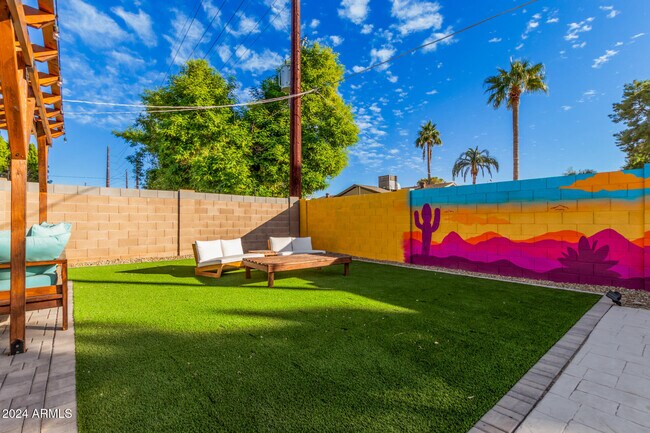Building Photo - 8301 E Crestwood Way