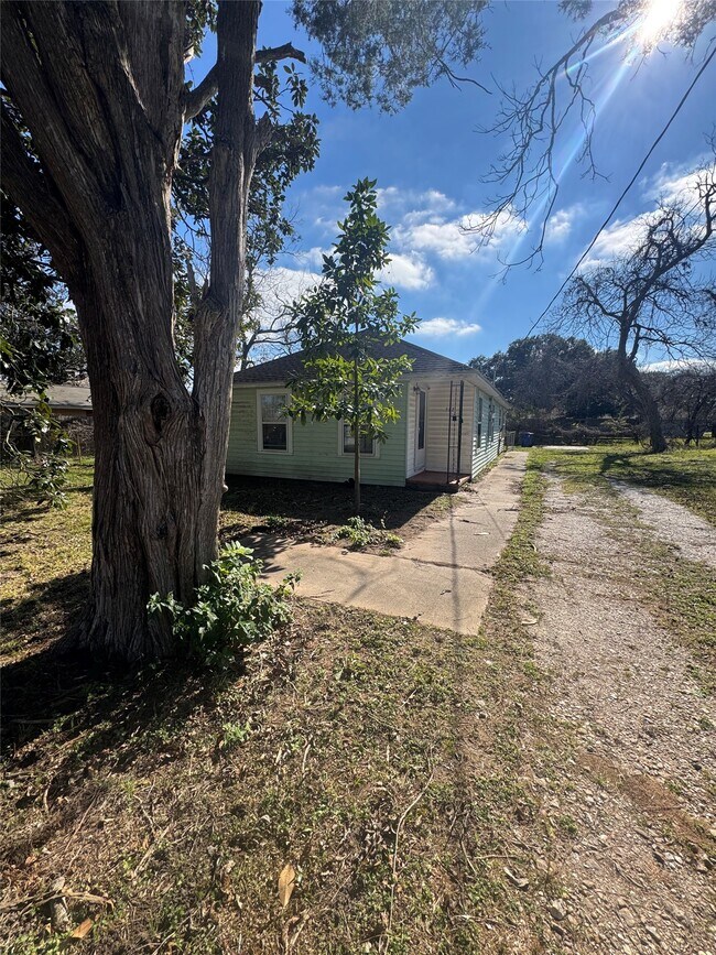 Building Photo - 512 Rice St